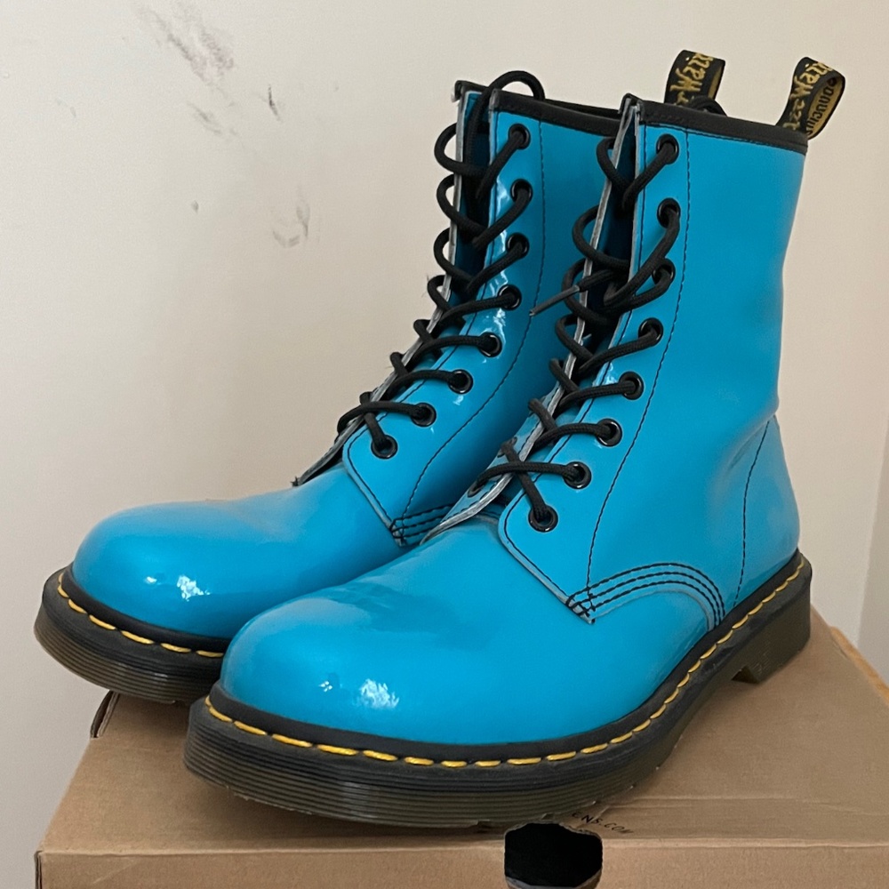 Dr. Martens 1460 Sunny Blue Patent Lamper Boots UK9 OG Box